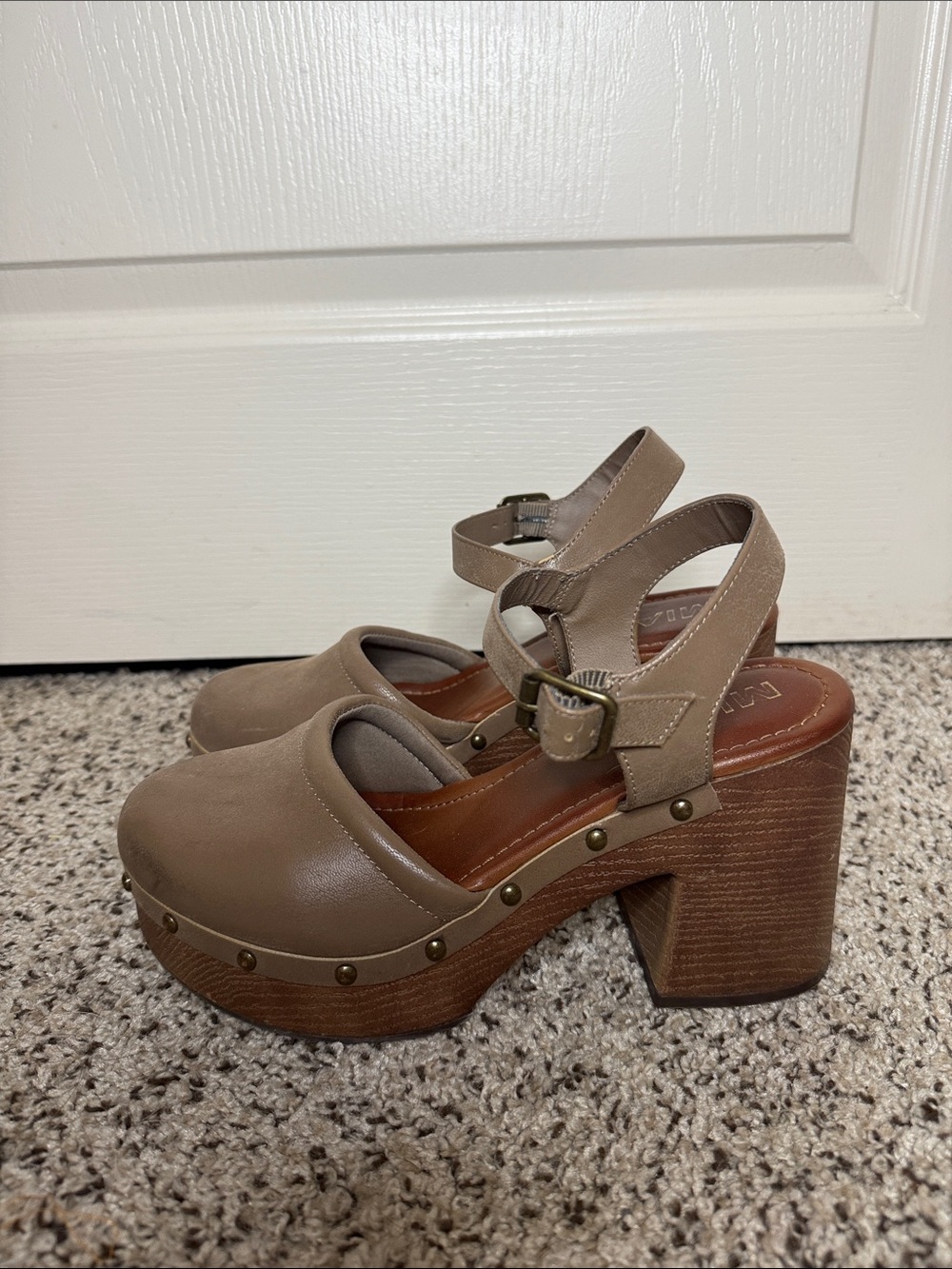 Vintage Mia Analie Block Heel Platform Clogs size Taupe Sz 9 Ladies